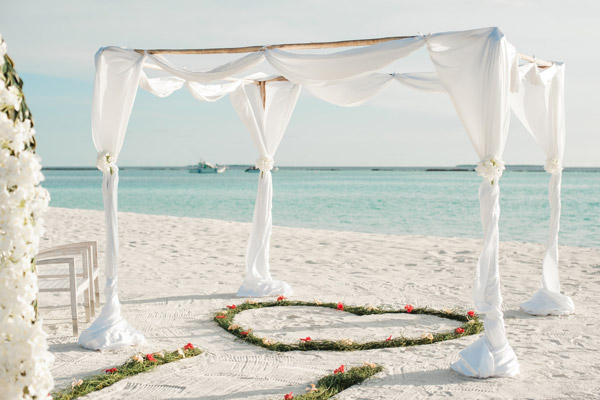 8 Tips imprescindíveis para casamentos na praia (e dicas de ouro